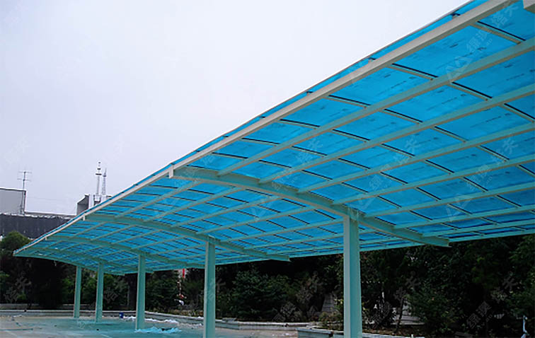 青岛车棚阳光板选用双层湖蓝色PC阳光板